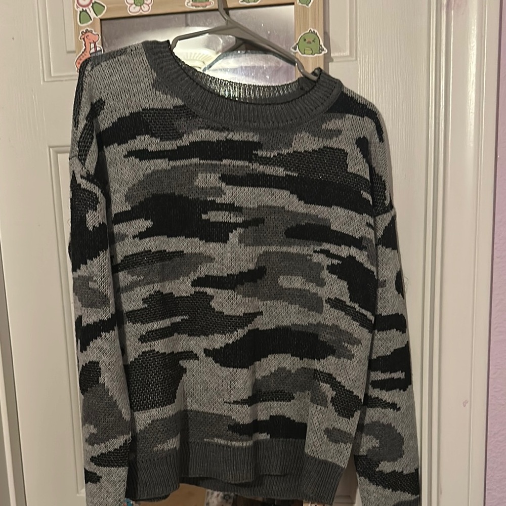 Bobeau Gray and Black Camouflage Women's Crewneck Sweater